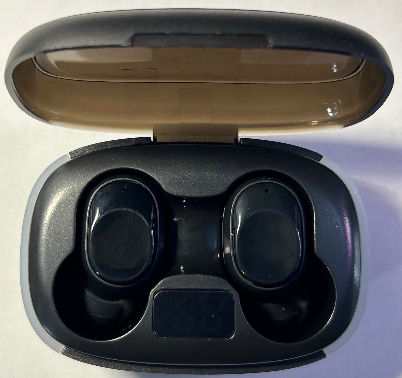 prem-earbudheadphones-case-closed.jpg