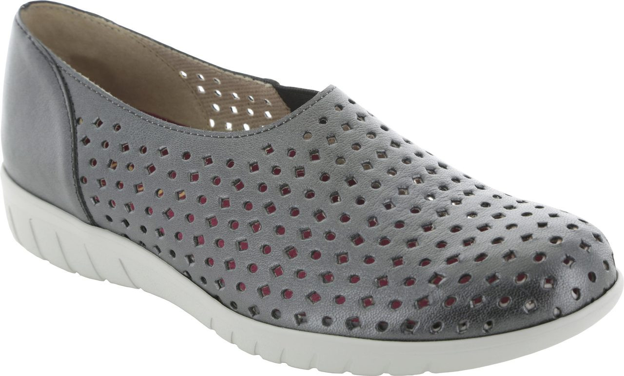 munro skipper perforated leather sneaker