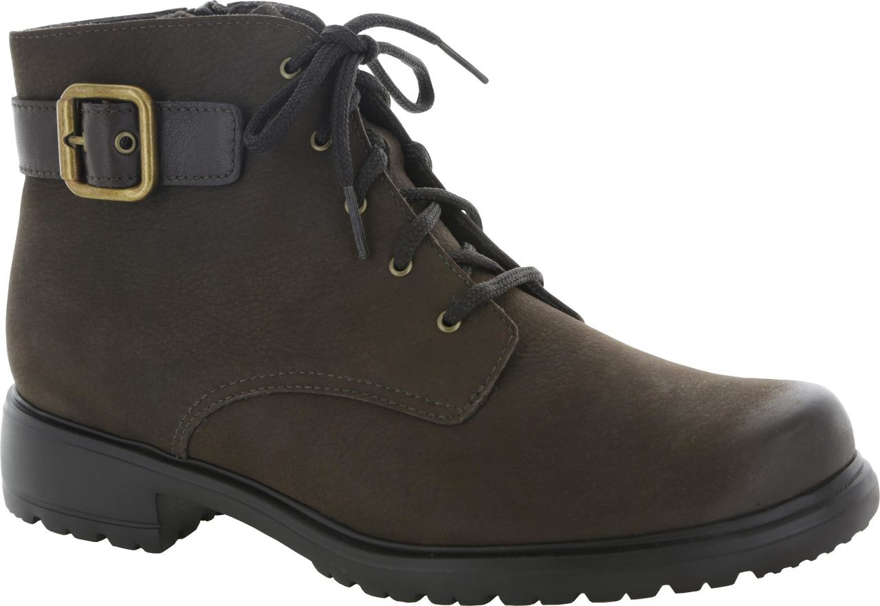 munro bradley water resistant boot