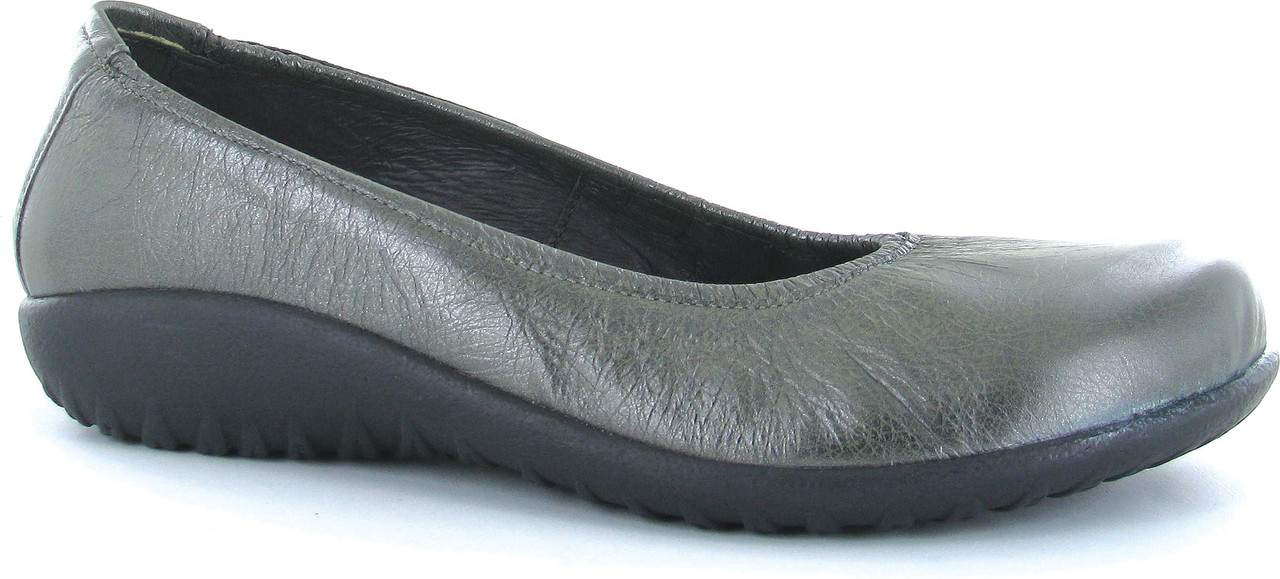 NAOT Footwear Women/'s Taupo Flat