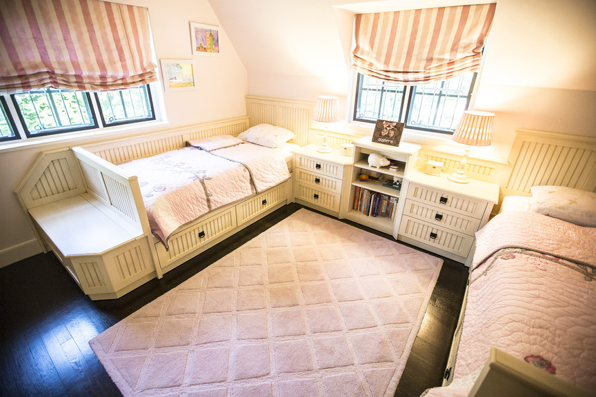 CUSTOM - Childrens Bedroom With 2 Beds, Closet, Benches ...
