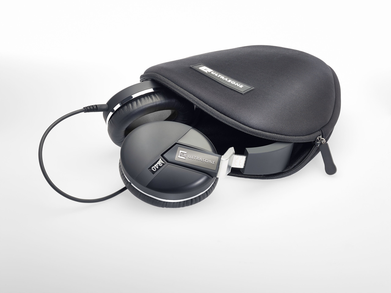 Ultrasone Performance 840 stereo closed back headphones - Audio-Depot