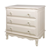 French Chest
Finish: Linen
Appliqued Moulding Option: Florets behind knobs in Linen
Knobs: Glass Knobs with Gold Base