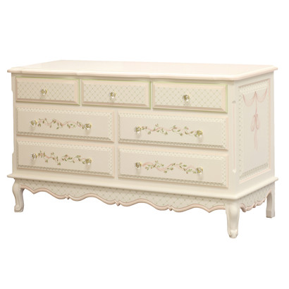 French Dresser
Finish: Linen
Hand Painted Motif: Ribbons and Roses
Knobs: Glass Knobs with Gold Base