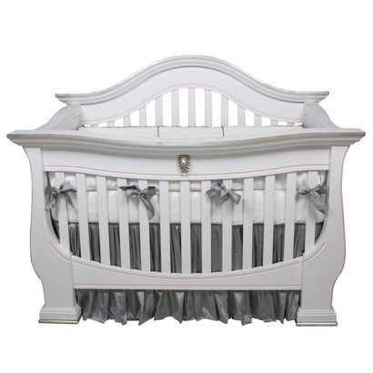 London Crib
Finish: Snow
Trim Out: Silver Gilding and Pink
Appliquéd Moulding Option: Lion Head in Silver Gilding