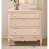 French Chest
Finish: Versailles Pink
Appliqued Moulding Option: Florets behind knobs in Versailles Creme
Knobs: Glass Knobs with Gold Base