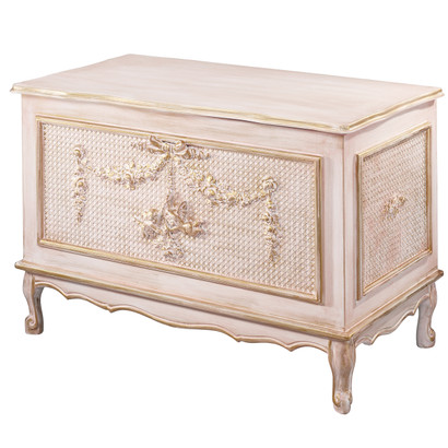 Cherubini Toy Chest
Finish: Versailles Creme
Appliqued Moulding: Standard Cherubini Moulding
With Optional Caning behind Appliqued Moulding