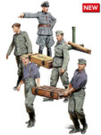Miniart Models - German Soldiers with Ammo Boxes
