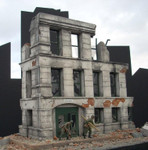 Dioramas Plus - Ruined Small 3 Story Government Ruins