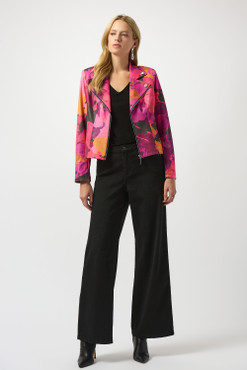 90% Polyester, 10% Spandex
No pockets
Zipper
Lined
Our model is 5'9"/175 cm and wears a size 6.
Approximate length (size 12): 22" - 56 cm