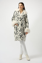 67% Nylon, 33% Polyester
Side pockets
No zipper
Unlined
Our model is 5'9"/175 cm and wears a size 
