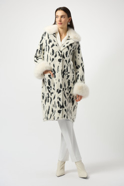 67% Nylon, 33% Polyester
Side pockets
No zipper
Unlined
Our model is 5'9"/175 cm and wears a size 