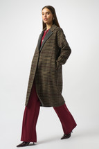 50% Wool, 45% Polyester, 5% Other
Side pockets
No zipper
Unlined
Our model is 5'9"/175 cm and wears a size 6.