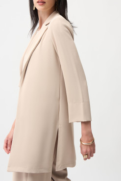 96% Polyester, 4% Spandex
Unlined
Our model is 5'9"/175 cm and wears a size 6.
Approximate length (size 12): 34" - 86 cm
