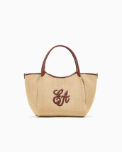 Material: 50% polypropylene, 50% polyester
Fabric: 100% polyester
Outside coating: 100% polyurethane
Details
Measurements: 49 x 18 x 43 cm
Braided straw
Two handles
3D logo
Matching internal pouch with zip