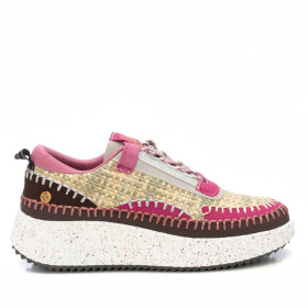 Women's trainers, from the Xti brand. Made from various textile materials. Adjustable laces. Casual style trainer to combine with your day to day looks. With removable insole. This model has obtained the vegan certificate by the worldwide organization PETA (Animal Rights Organization).