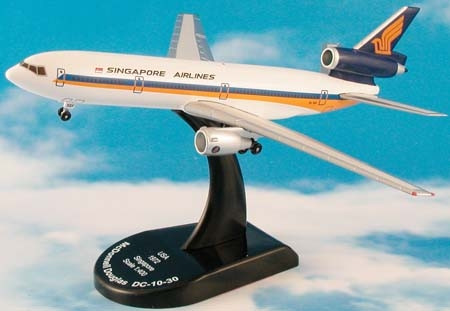 Singapore Airlines DC-10-30, 1:400 Postage Stamp Collection MP-5820