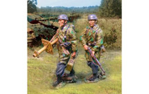 Fallschirmjaeger Marching PanzerSchrek and Assistant