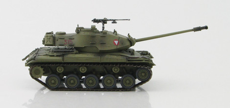 Scale model tank 1:72  M41A3 Walker Bulldog 