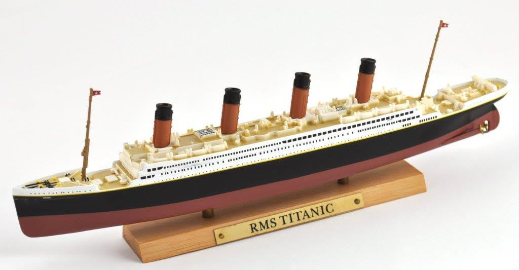 Scale model of the ship 1:1250 Titanic.