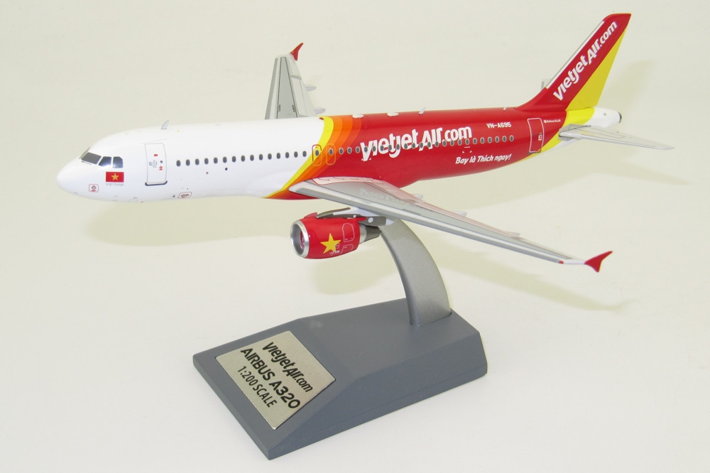 VietJet Air Airbus A320-214 VN-A695 With Stand
