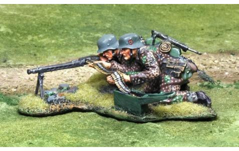 Waffen SS MG42 Team, two figures on one base, 1:30 The Collectors