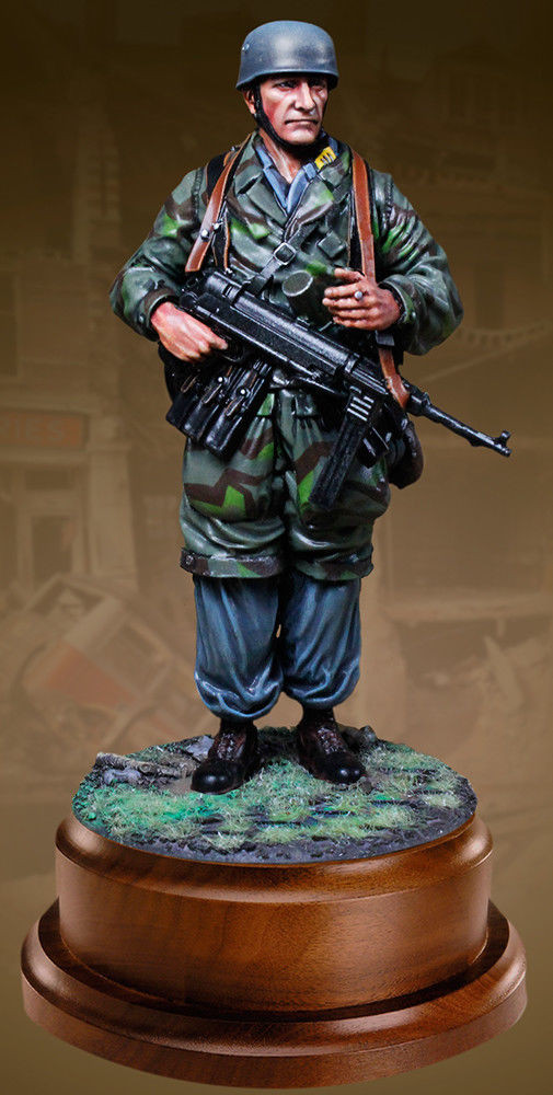 WWII German Fallschirmjager 120mm At Rest, single figure, 1:16 The