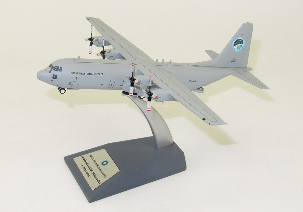 USAF C-130 1/144 完成品 ken2 C-130 1/144 Model Kit Review - YouTube