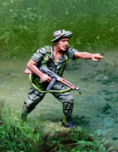COLLECTORS SHOWCASE VIETNAM WAR CS01043 GREEN BERET LRRP STANDING FIRING M60 MIB 