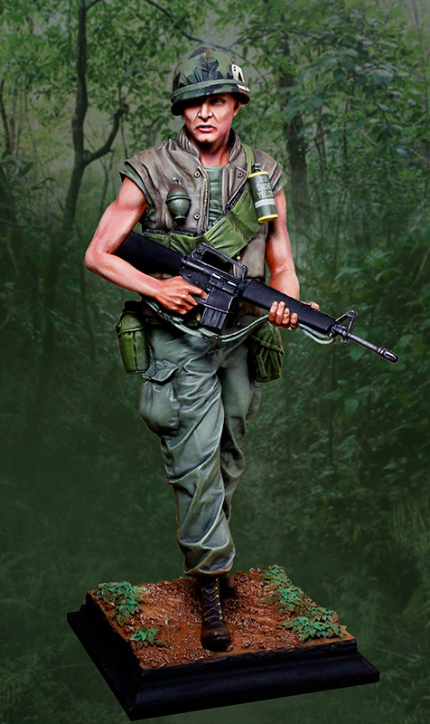 collectors showcase toy soldiers