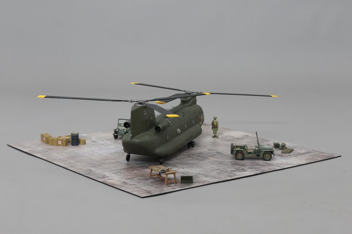 CH-47 Chinook US Army Modern Mahogany Display Model with Complimentary  Figure