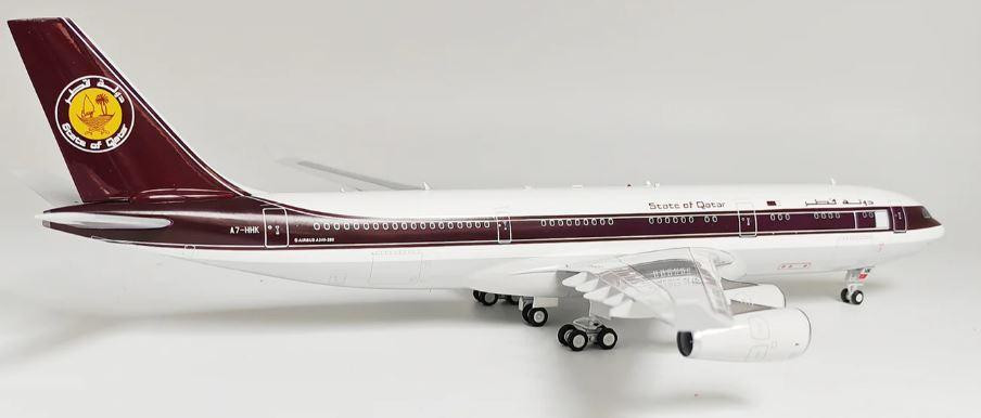 Qatar Airways Airbus A340-211, A7-HHK with Stand, 1:200 Inflight