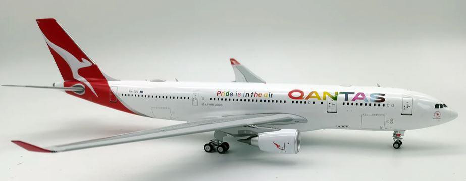 Qantas Airbus A330-200 with Stand, 1:200 Inflight 200 IF-332QF0723