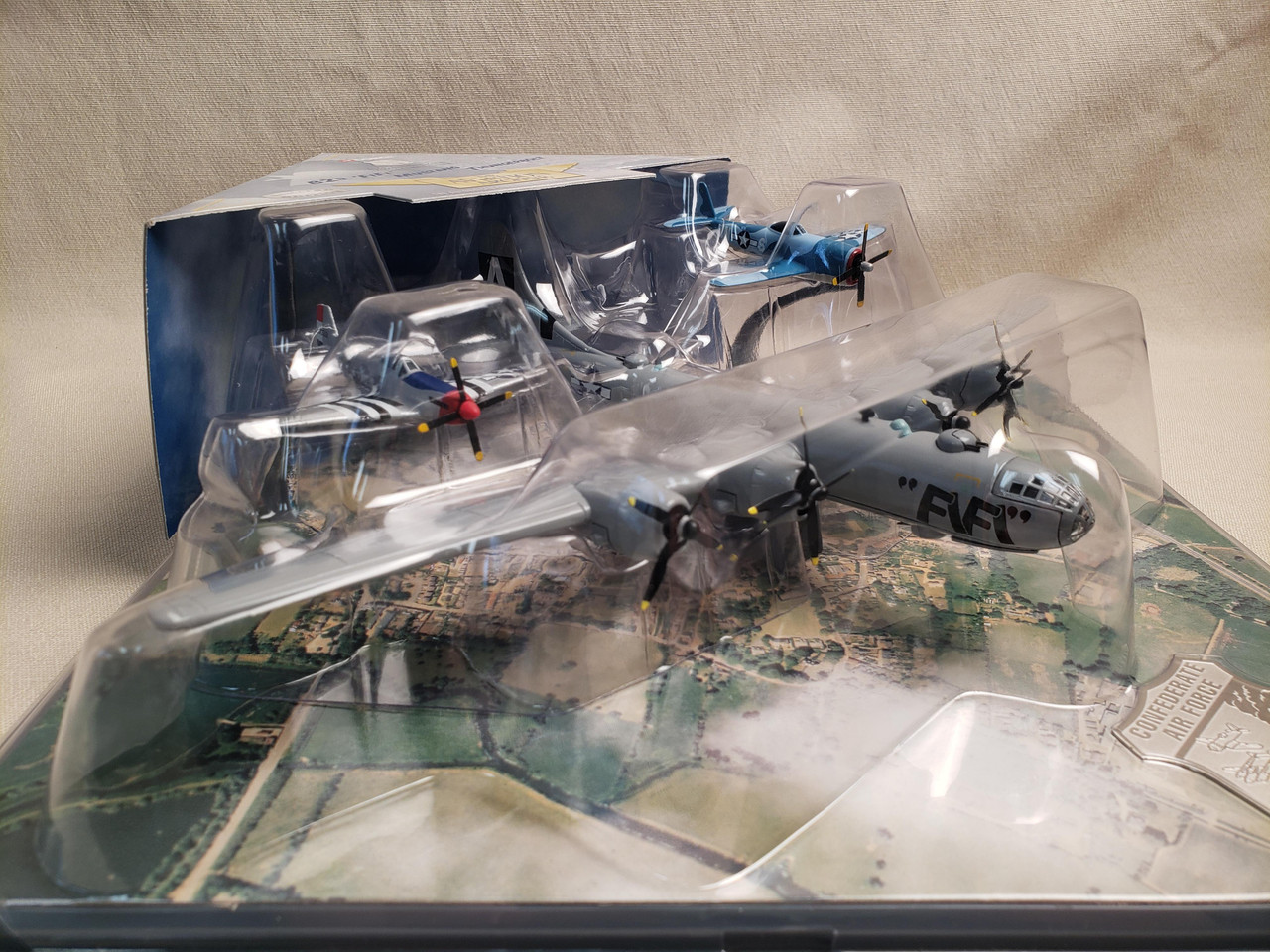 コーギー　アビエーションアーカイブ　AA33812　1/72　WAR IN PACIFIC　P-47D　サンダーボルト　”Daring Dottie Ⅲ“　 Check The Market for Corgi P- D