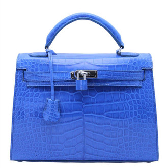 Constructed with over 100cm of smooth American Alligator belly skins.