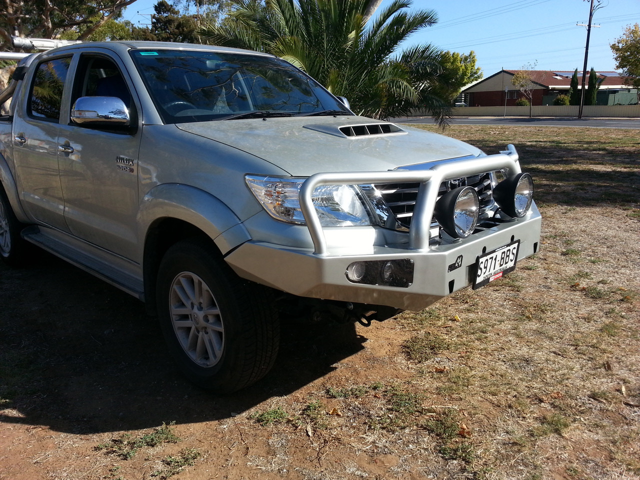 2014 toyota hilux bullbar