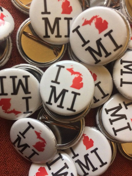 High quality 1" pin back button of the popular I Love MI design.  
Accessorize your jacket, record bag, backpack... Etc etc ! 