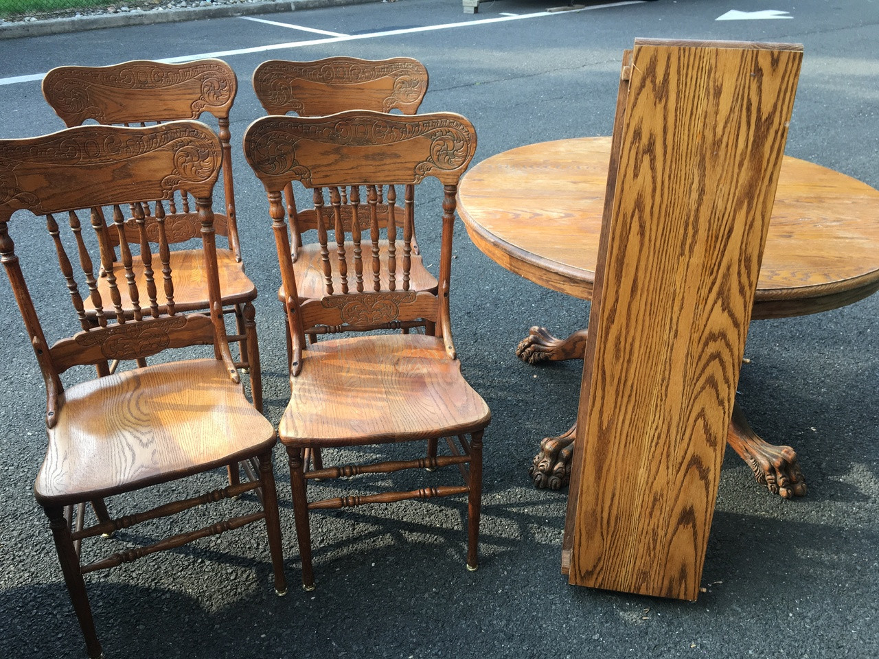 48 Round Solid Oak Clawfoot Table W 2 Leaves And 4 Pressback Chairs Forgotten Furniture