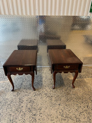 Pair of vintage Queen Ann drop leaf cherry end tables