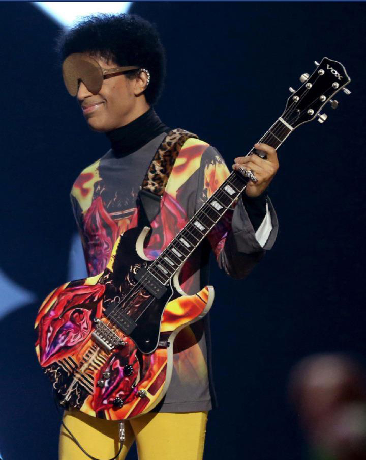 Prince wearing gold ic! berlin täuschung Sunglasses