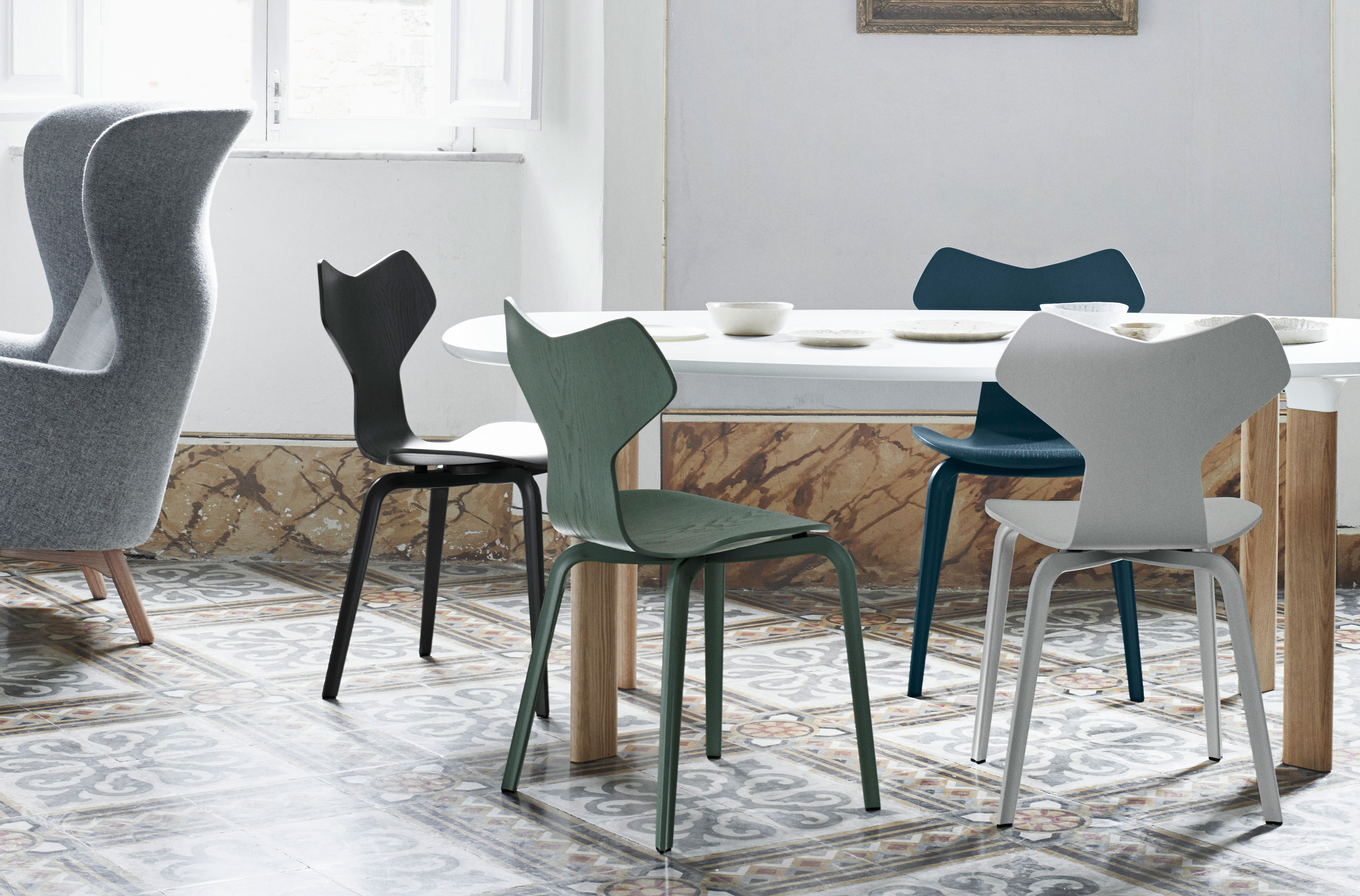 Fritz Hansen Analog Dining Table JH63 White Laminate and Oak Base with Grand Prix Chairs