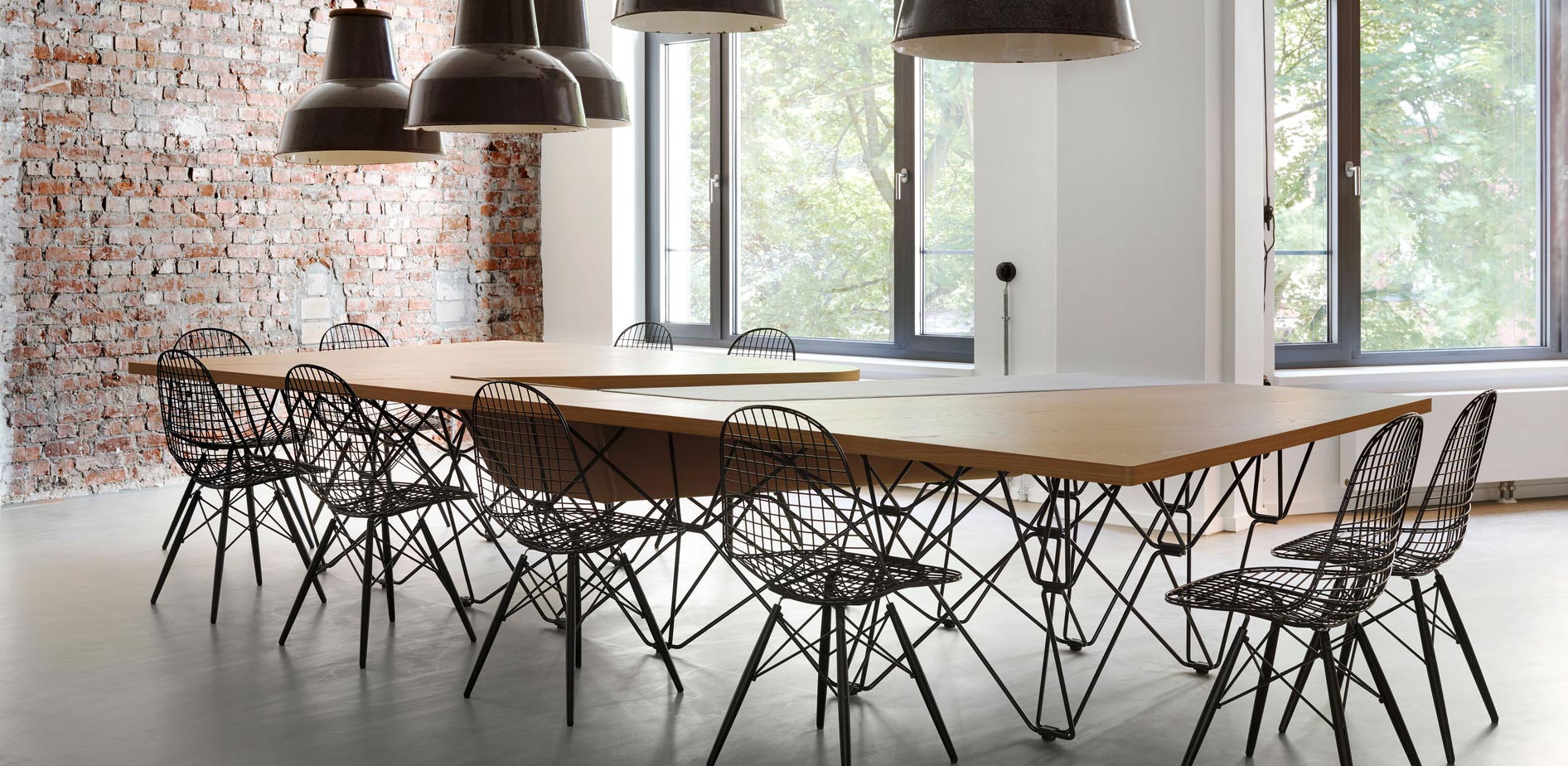 Vitra Eames Wire Chair DKW Lifestyle Image