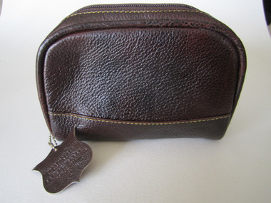 Shave & Toiletry bag~Havana brown
Small size 6 x 4 1/2 x 3