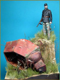 YOUNG MINIATURES YM9001 - 90mm SS Panzer Officer, Eastern Front 1944 & T-34/76 Model 1943 Turret