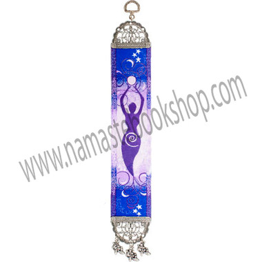 This mini hanging carpet reflects the nurturing ways of feminine energy. It features a purple Goddess holding the earth above her head cast against shade of purple blue and white. Both ends of the carpet have been finished with a lovely antiqued metal frame. The top frame has a hanging loop and the bottom frame features matching leaf tassels. Exclusive Design
DIRECTIONS
Turkey
- See more at: http://www.kheopsinternational.com/p/Door-Hanging-Woven-Narrow-Carpet-Goddess/63383.html#sthash.xCtTmth6.dpuf