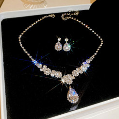 NEW 2510 Two-Piece Set Of Light Luxury Style Diamond Teardrop Stud Earrings And Necklace   9924