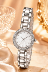 Luxury Crystal Bezel Mother-of-Pearl Ladies Quartz Watch Silver 9051