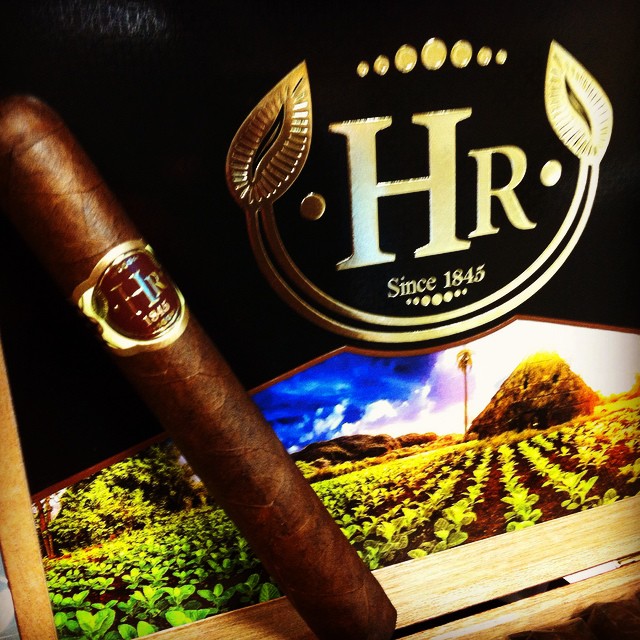 HR (Hirochi Robaina) by Cubanacan Cigars Review