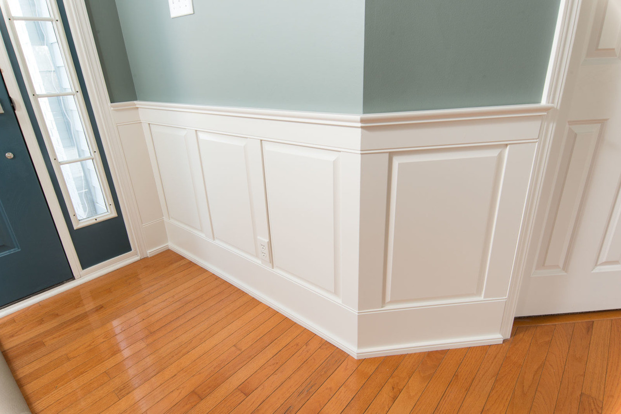 Wainscot Panels On Wall In Living Room