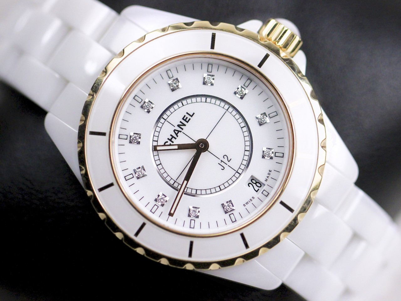 Часы Шанель 2022. Шанель часы 2023. Chanel Quartz часы женские. Часы женские Chanel h4884.